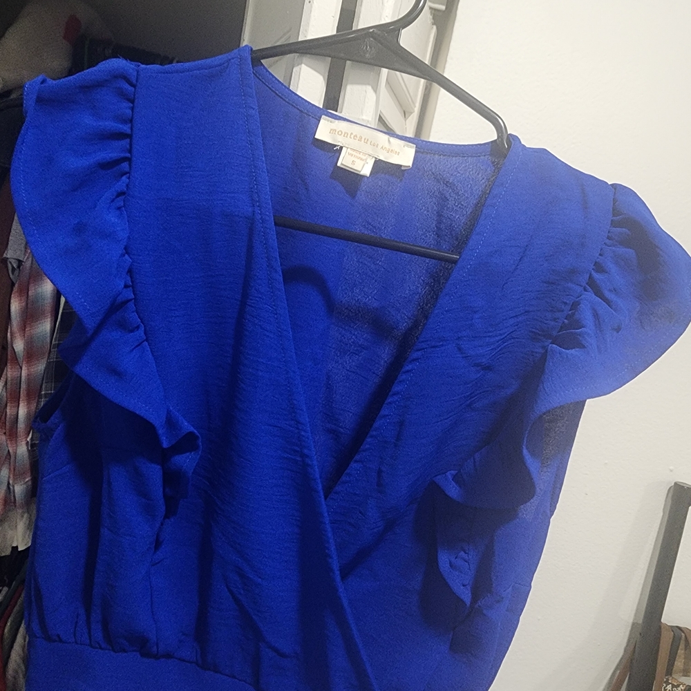 Elegant Blue Ruffled Blouse - Picture 3 of 7